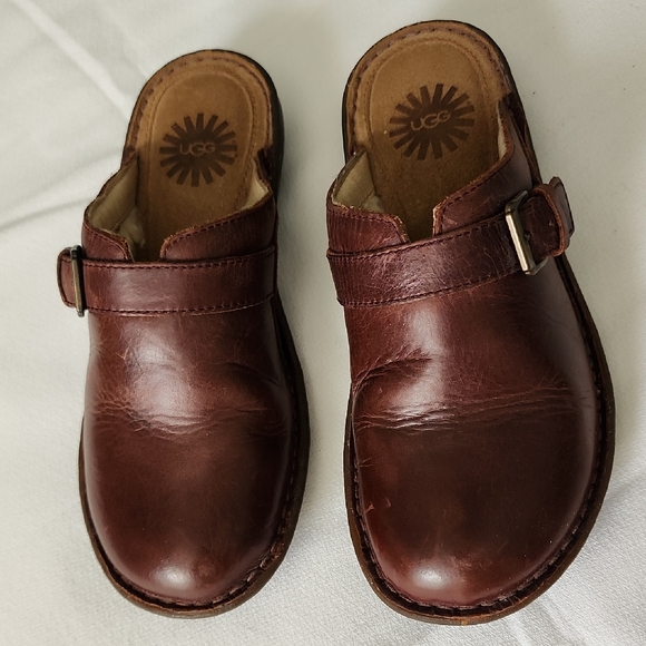 UGG Shoes - UGG Women's Brown Leather Slip-On